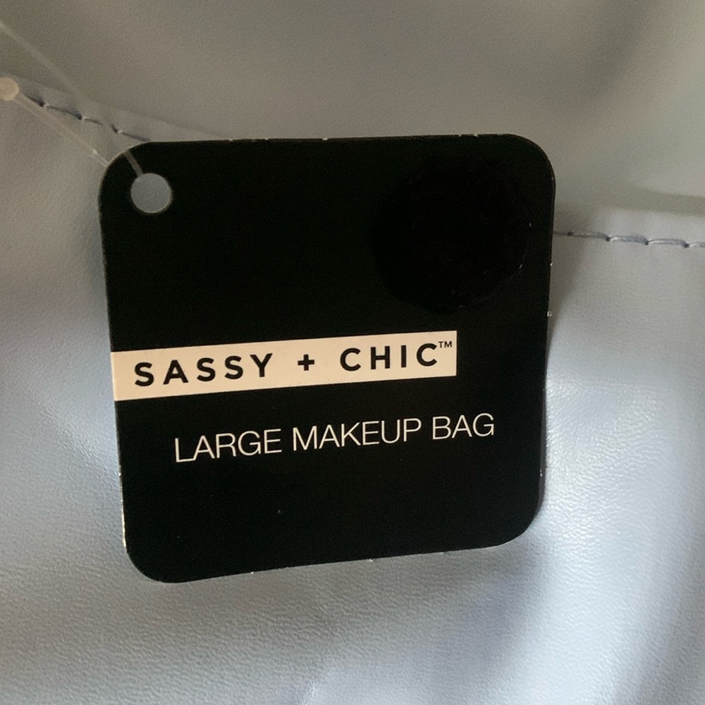 *5/$5* NWT Sassy + Chic Blue Large Makeup Bag - Picture 2 of 8